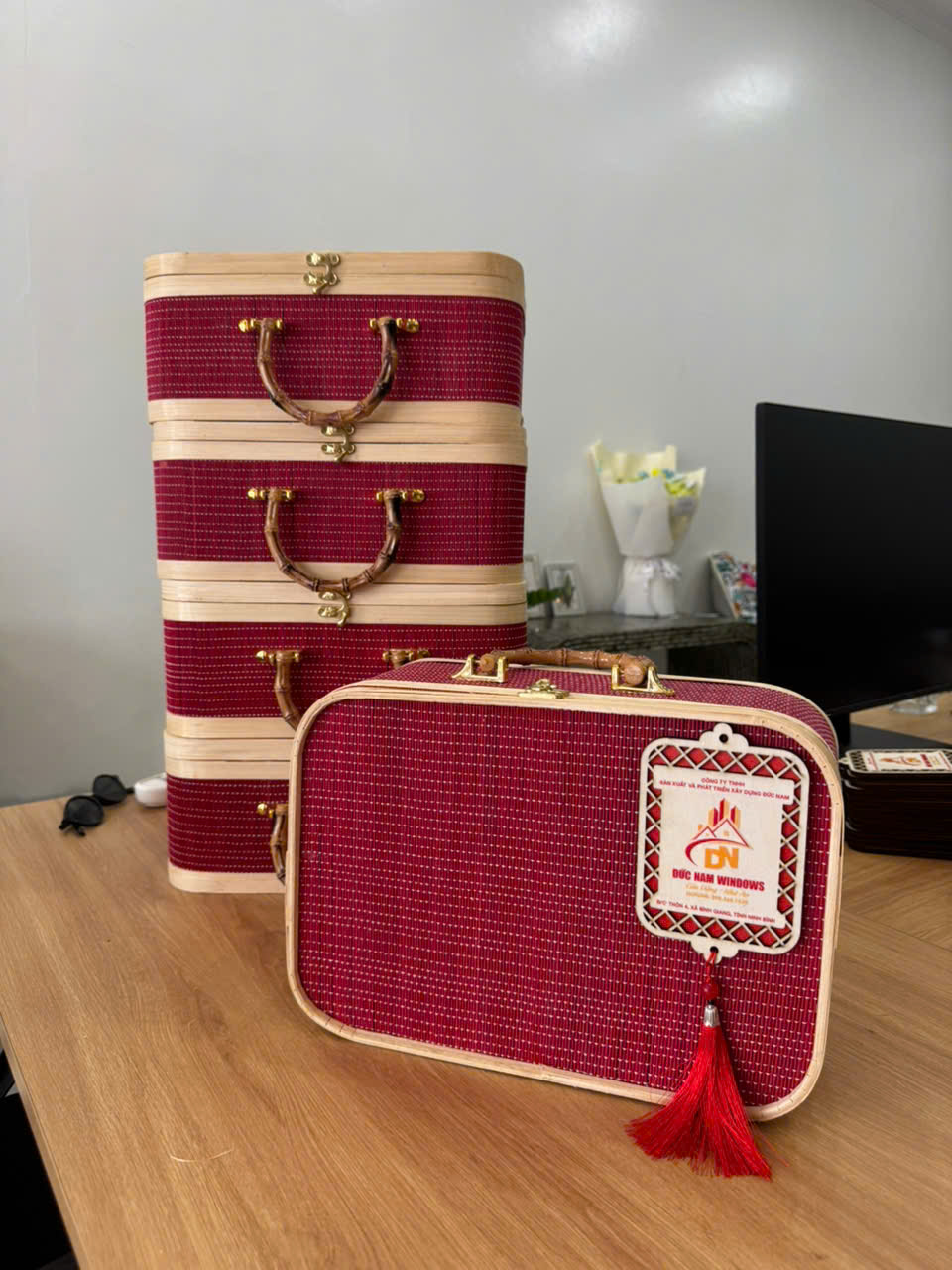 Xu Hướng Sống Xanh: Giỏ Hộp Quà Mây Tre Đan Cuối Năm Từ Vhandy