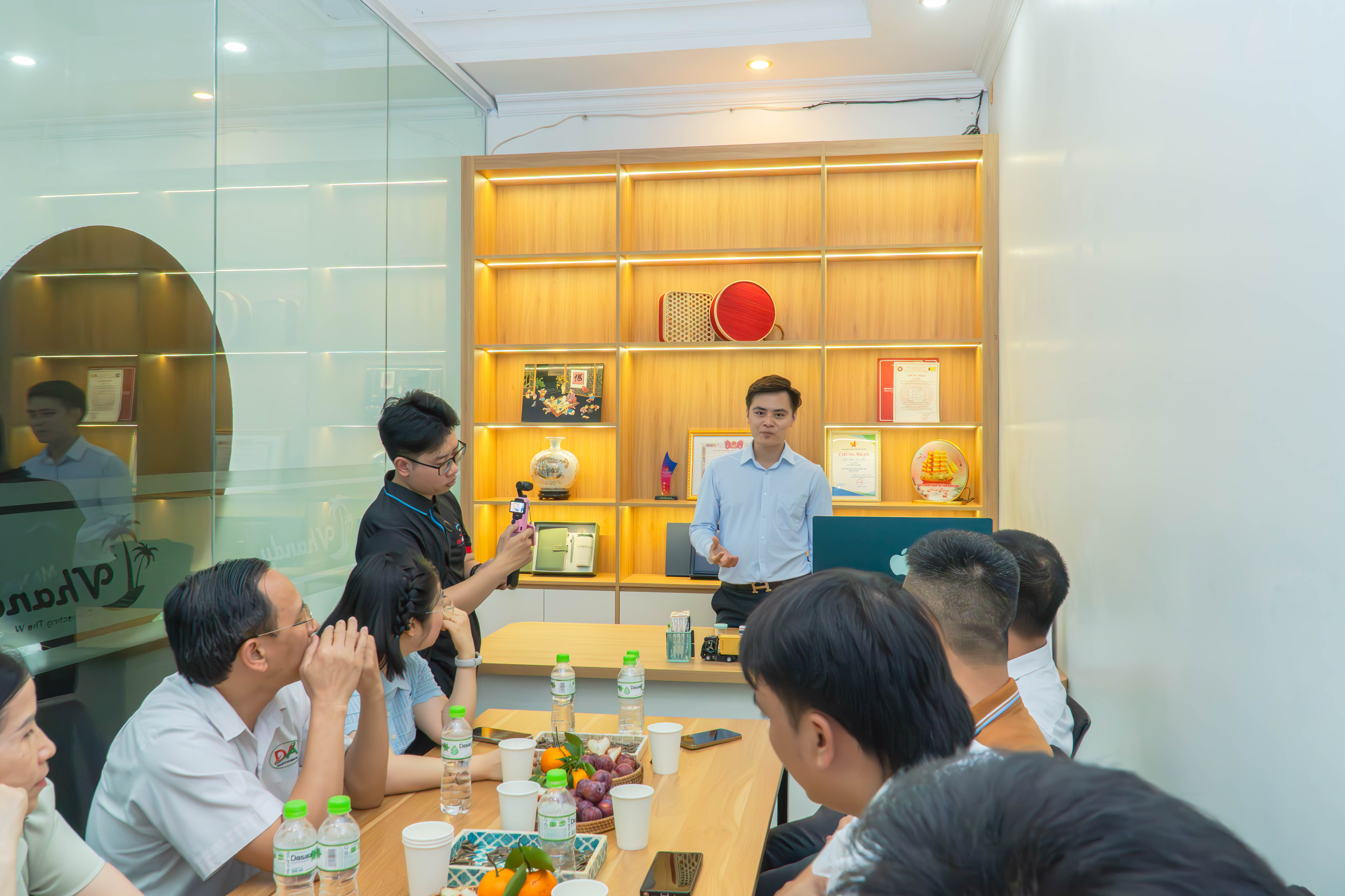 Vhandy đón đoàn Hội Doanh nhân trẻ tỉnh Ninh Bình đến thăm và làm việc