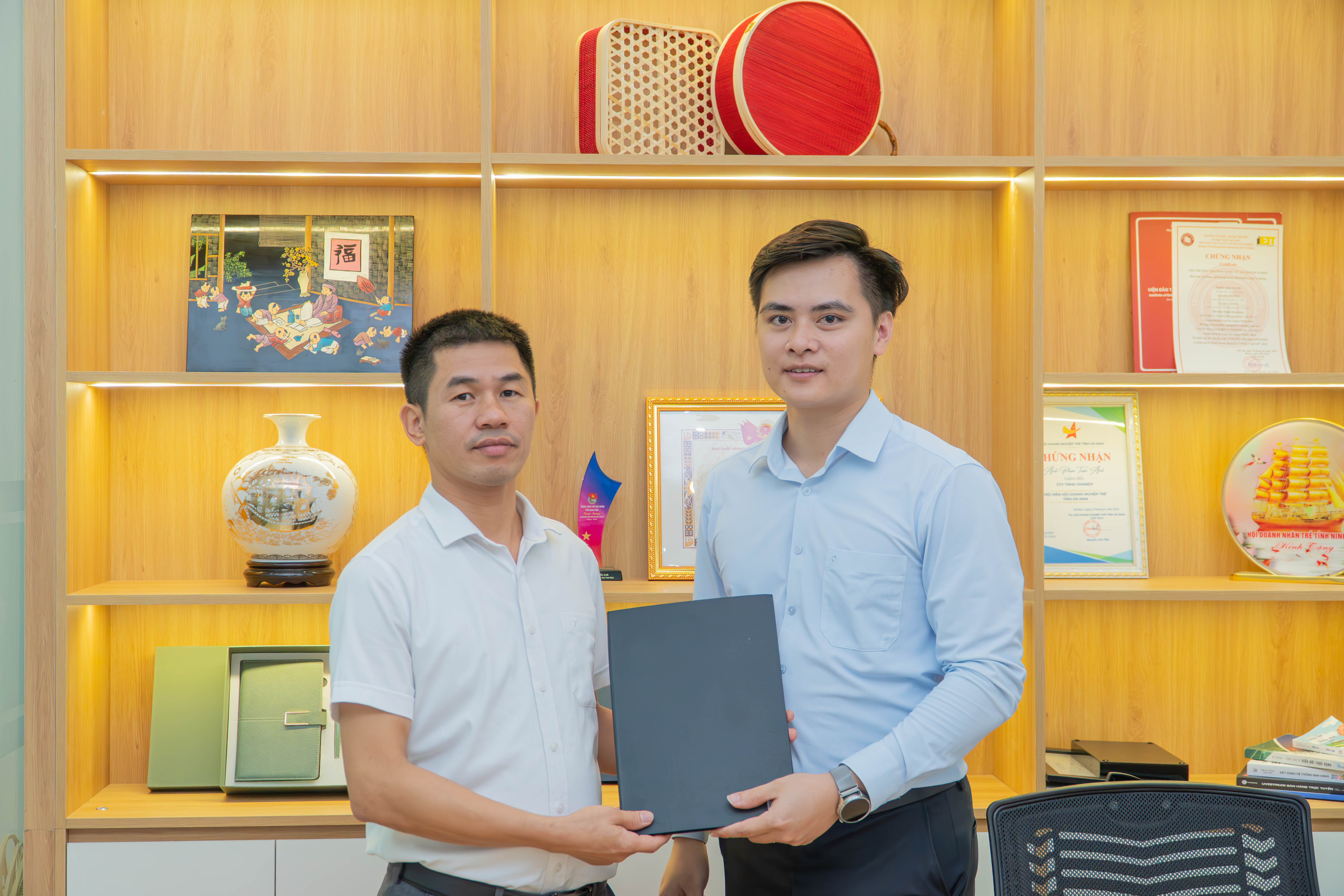 Vhandy đón đoàn Hội Doanh nhân trẻ tỉnh Ninh Bình đến thăm và làm việc