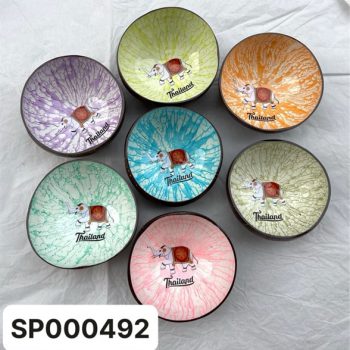 Bát dừa sơn mài voi trắng yếm đỏ nền loang